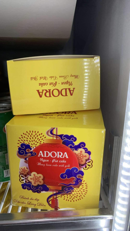 Bánh pía adora 12$