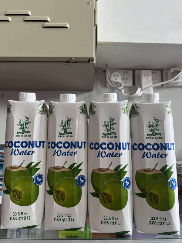 Nước dừa 4$ 1 lít