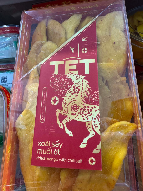 Xoài sấy dẻo muối ớt hộp tết 370g